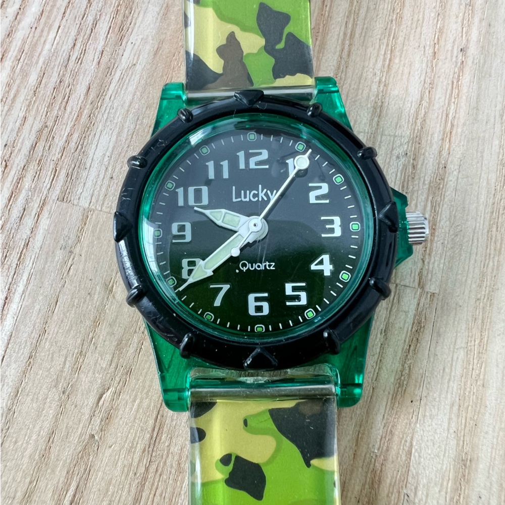 Lucky by dingbats green camouflage watch NEW BATTERY